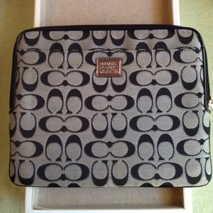 Coach Poppy Signature Metallic Universal Sleeve