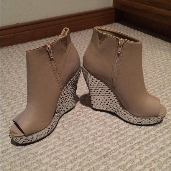 Beige studded wedges