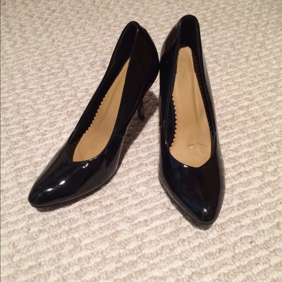 Black patent pointed toe heels