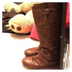 Tall brown boots👢