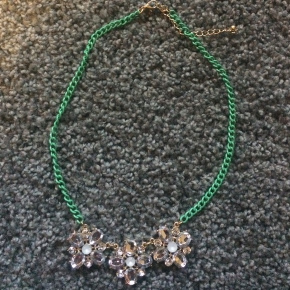 charlotte russe green necklace