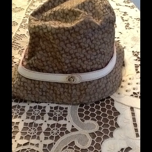 COACH signature hat - Picture 3 of 4
