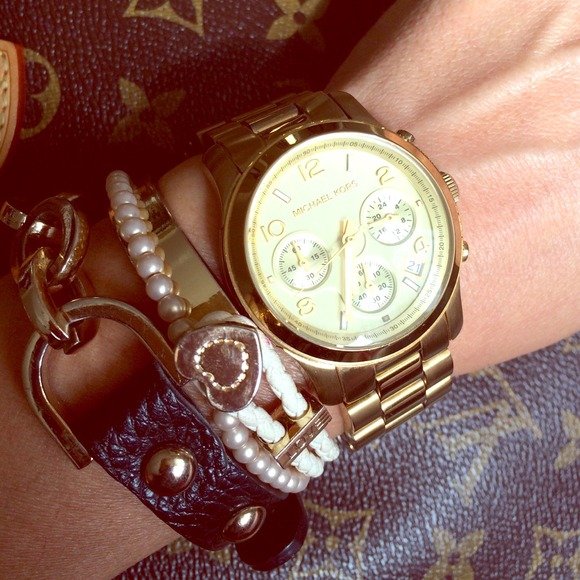 Michael Kors Accessories - Micheal Kors Classic Gold Watch