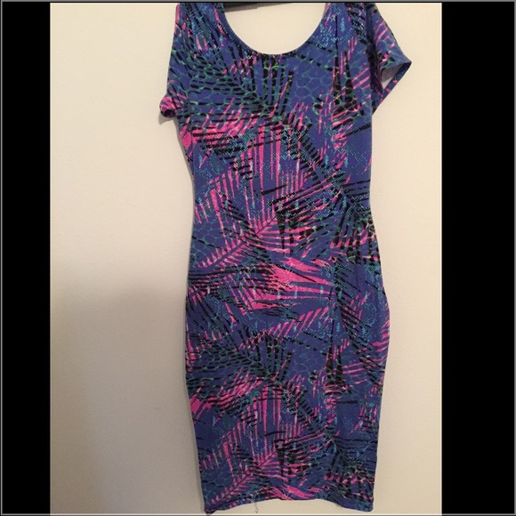 Colorful short sleeve midi-dress