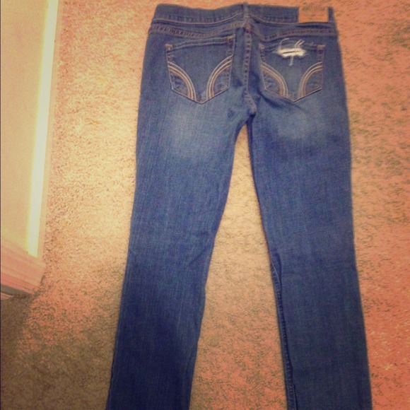 Almost new 5L Hollister skinny destroyed jeans - Picture 1 of 4