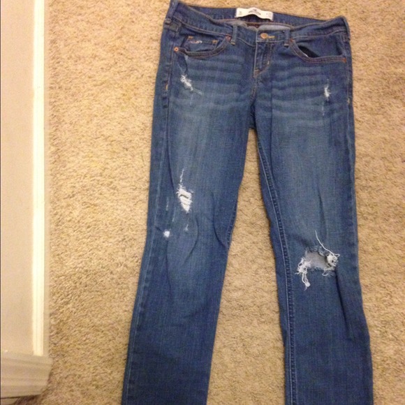 Almost new 5L Hollister skinny destroyed jeans - Picture 4 of 4