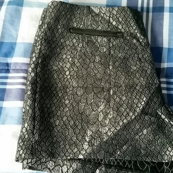 Faux snakeskin shorts - Picture 1 of 1