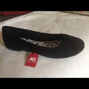 American Eagle black flats