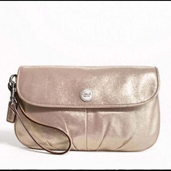 Leather Coach Wristlet *Authentic*