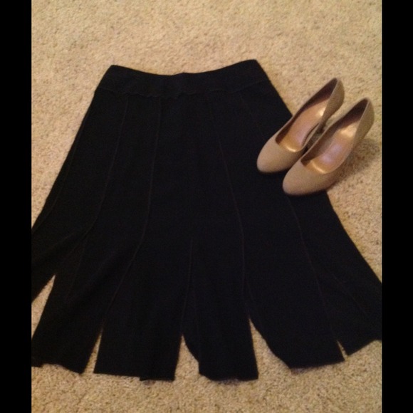 Black skirt - Picture 2 of 2