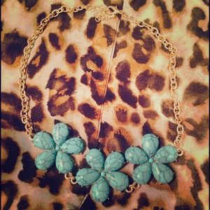 The Limited Flower necklace