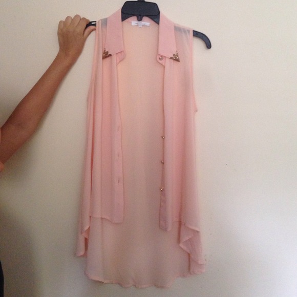 Really cute high low collared top