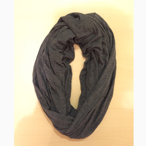 Brandy Melville Scarf