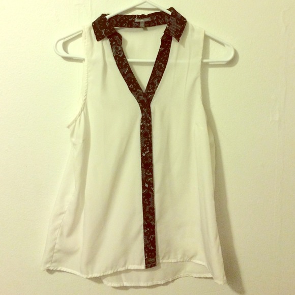 Button up tank top with black lace like trim