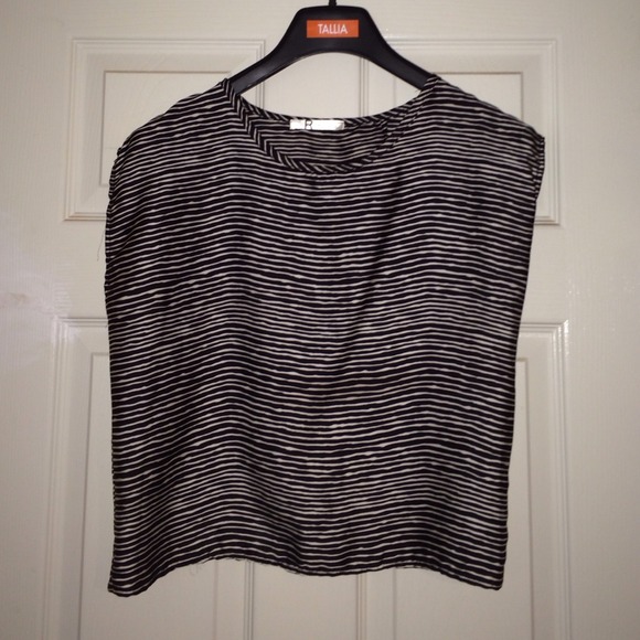 ❌SOLD❌Tulip-back Striped Blouse