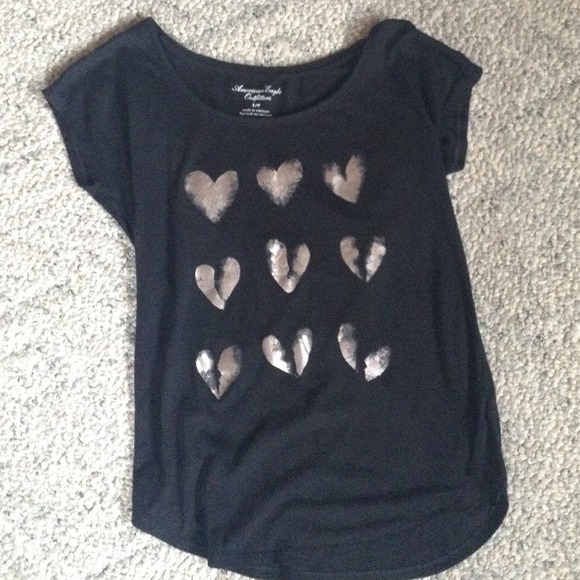 American Eagle short sleeve broken heart shirt