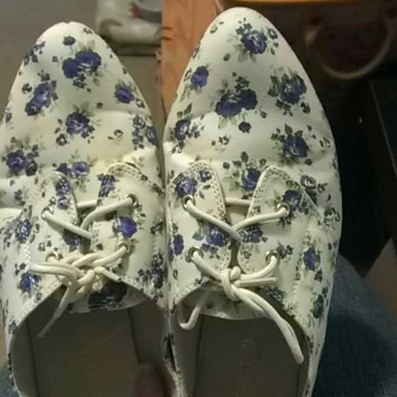 Floral Oxford Style Shoes