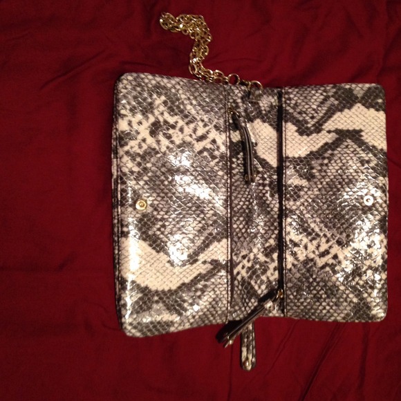 Clutch - Picture 2 of 3