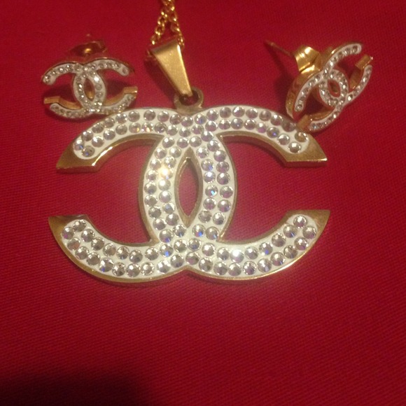 Necklace and earrings set
