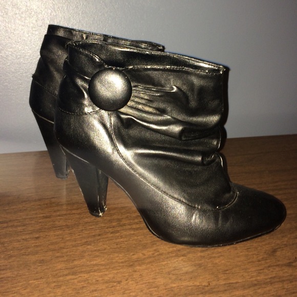 Shoes - Black ankle booties