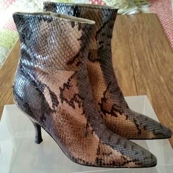 Size 5 Ann Taylor boots snakeskin leather NWOT