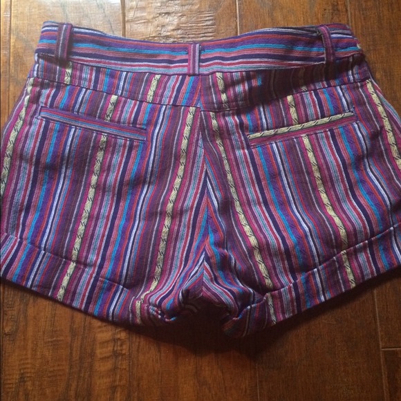 Multi-colored striped shorts - Picture 2 of 4