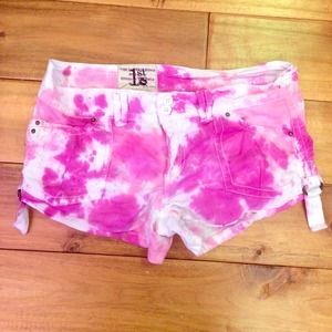 Hand tie-dyed white shorts!😱