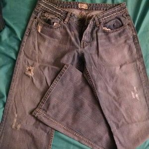 Light boot cuts jeans