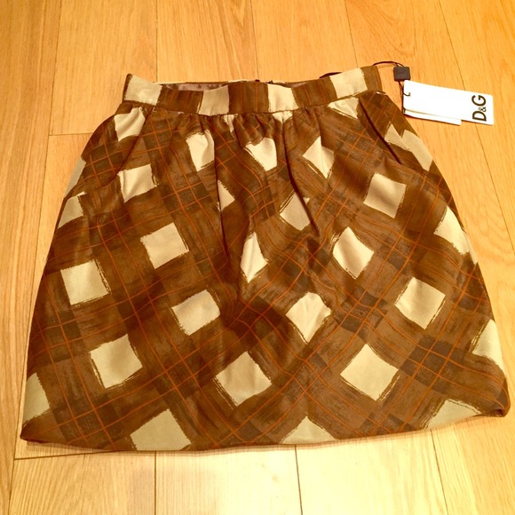 SOLD- NWT D&G Skirt with Pockets - Picture 1 of 3