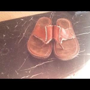 Ugg flip flops