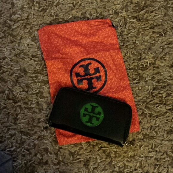 TORY BURCH Patent Continental Wallet