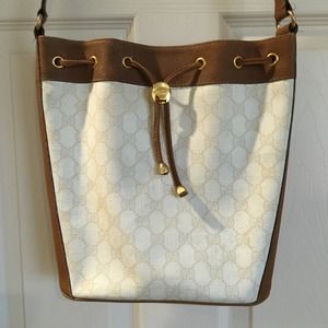 Vintage AUTHENTIC GUCCI Purse.  Gucci 41.02.034