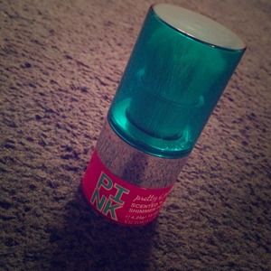 Scented shimmer powder