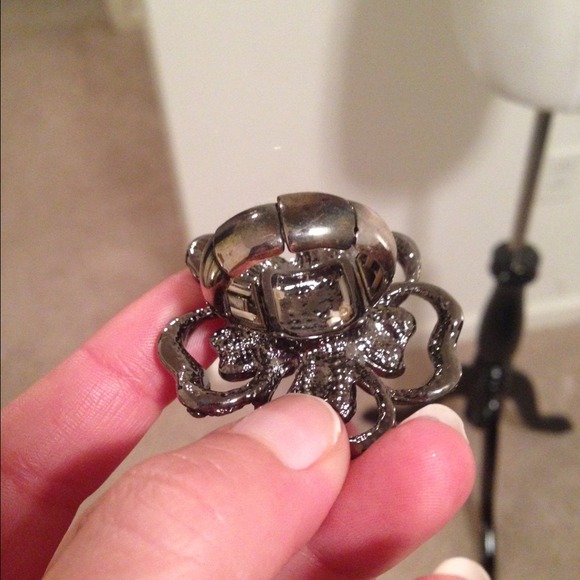 🆑Gorgeous Gunmetal Flower Stretch Ring - Picture 2 of 2