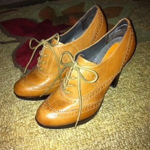 TriBeCa a Kenneth Cole Production pump