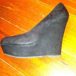 Black wedges!