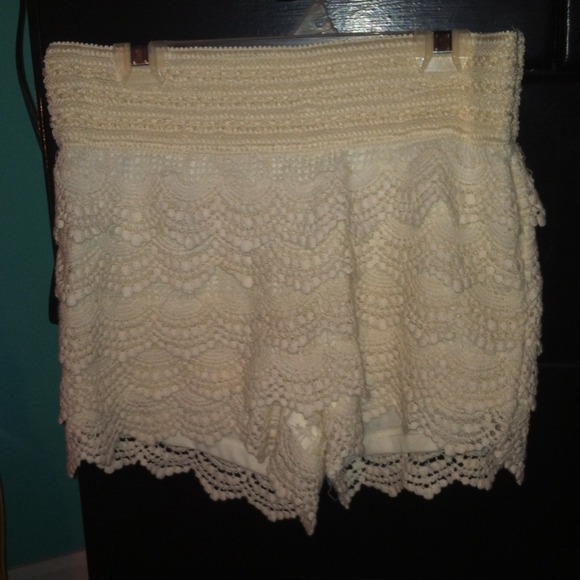 Cream lace shorts!