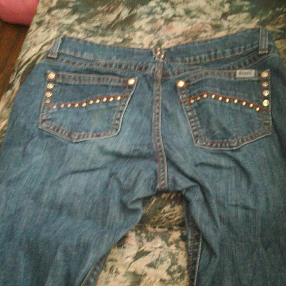 Cute Jean only been Warren twice - Picture 2 of 4