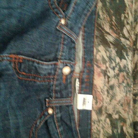 Cute Jean only been Warren twice - Picture 4 of 4