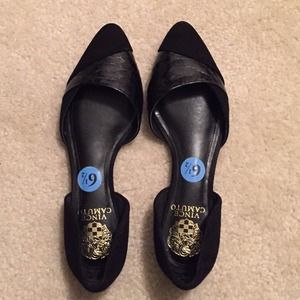 ✨Holding✨ Vince Camuto ISSY. D'orsay style flats.
