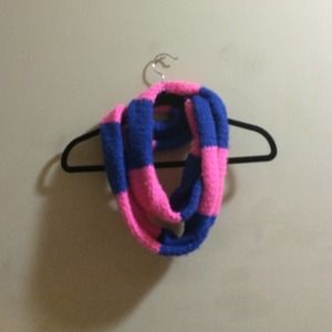 Cute Navy blue and Pink Knit Scarf!