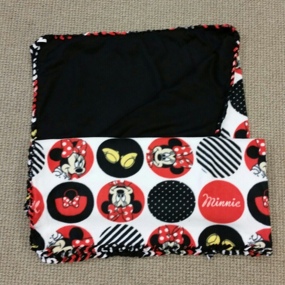 Minnie mouse blanket.