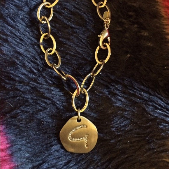 NWT  gold bracelet with letter G - Picture 2 of 4