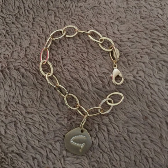 NWT  gold bracelet with letter G - Picture 3 of 4