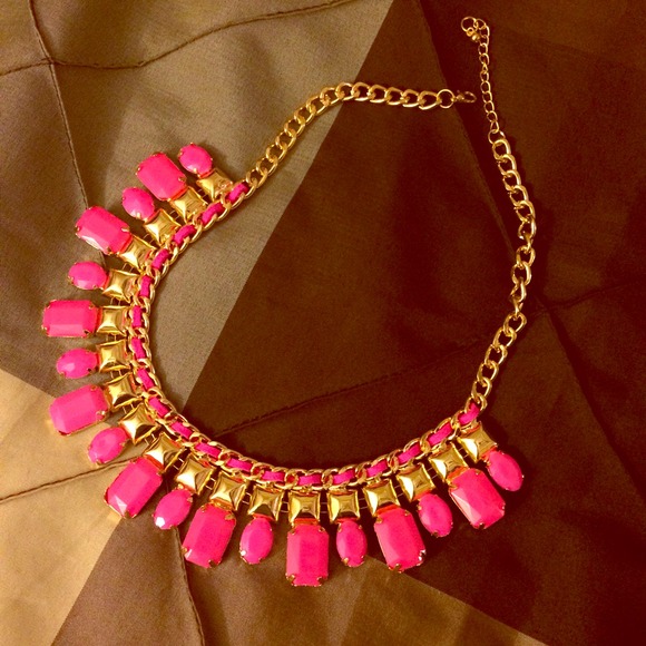 Hot pink statement necklace ✨