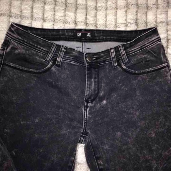 Forever 21 Black Acid wash Denim 👀