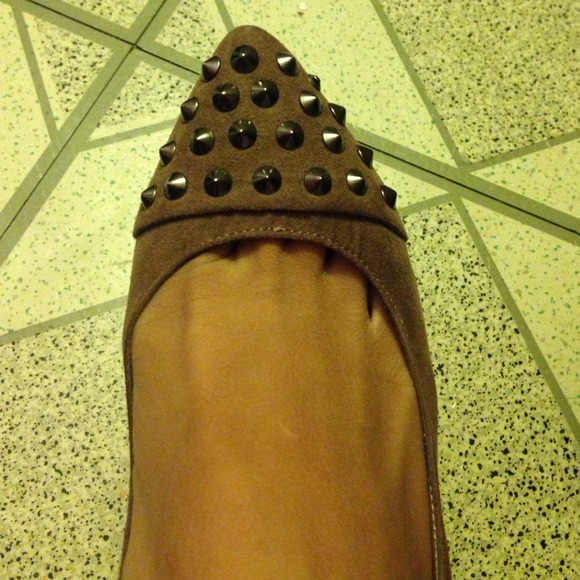 Stud - Picture 3 of 4