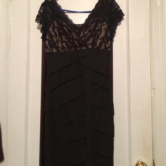 Elegant Black Dress. - Picture 3 of 4