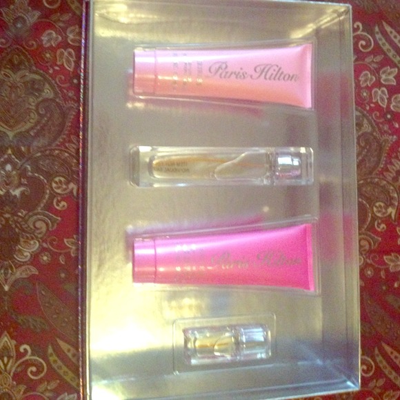 ****Sold****Paris hilton perfume boxed gift set - Picture 1 of 3