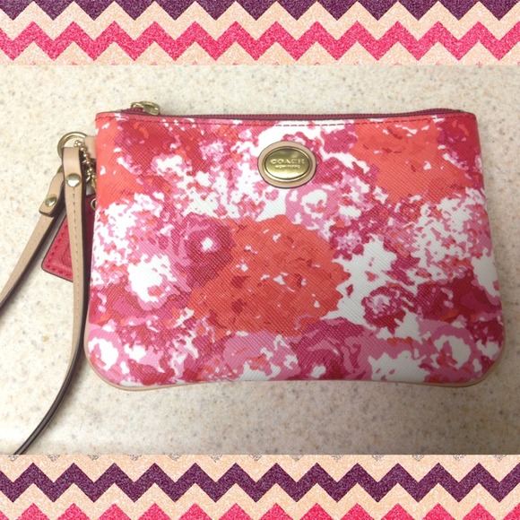 Coach Peyton Floral Wristlet